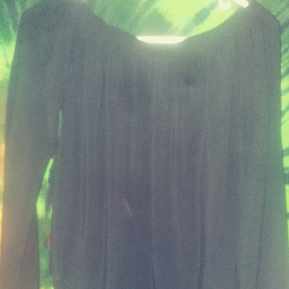 James & Erin Bell Sleeve Over shoulder top NWOT - Picture 4 of 5